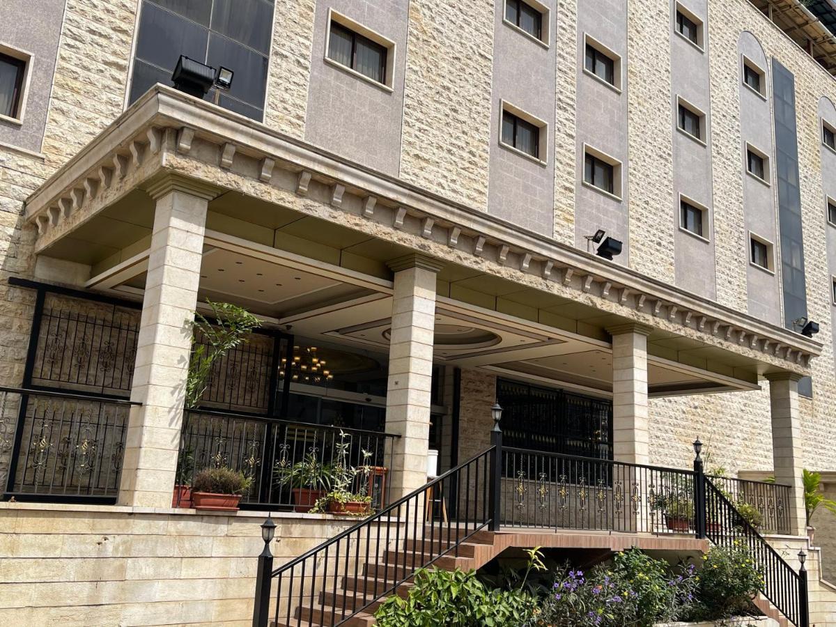 Boulevard Palace Hotel Monrovia Ngoại thất bức ảnh