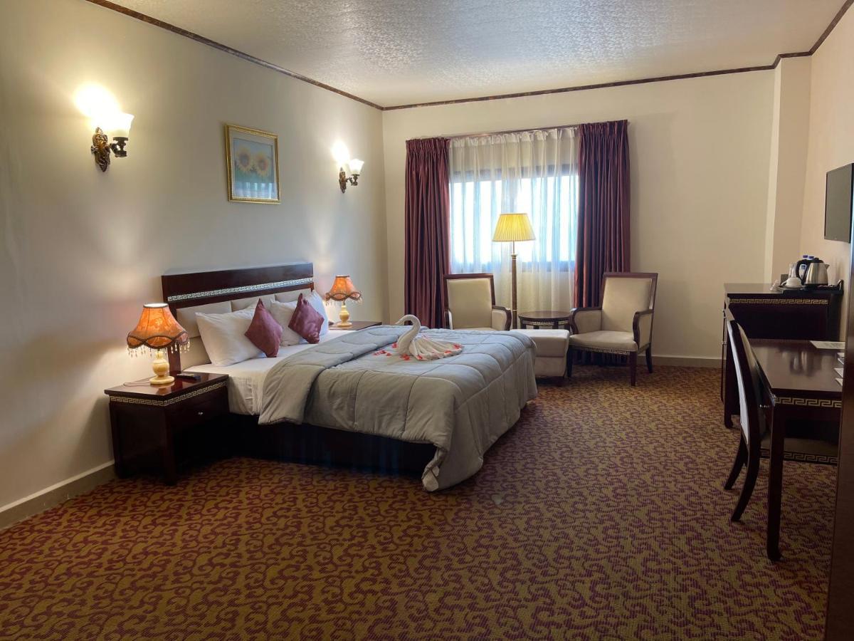 Boulevard Palace Hotel Monrovia Ngoại thất bức ảnh