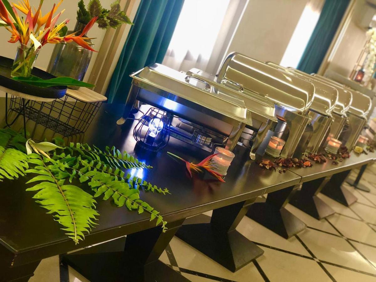 Boulevard Palace Hotel Monrovia Ngoại thất bức ảnh