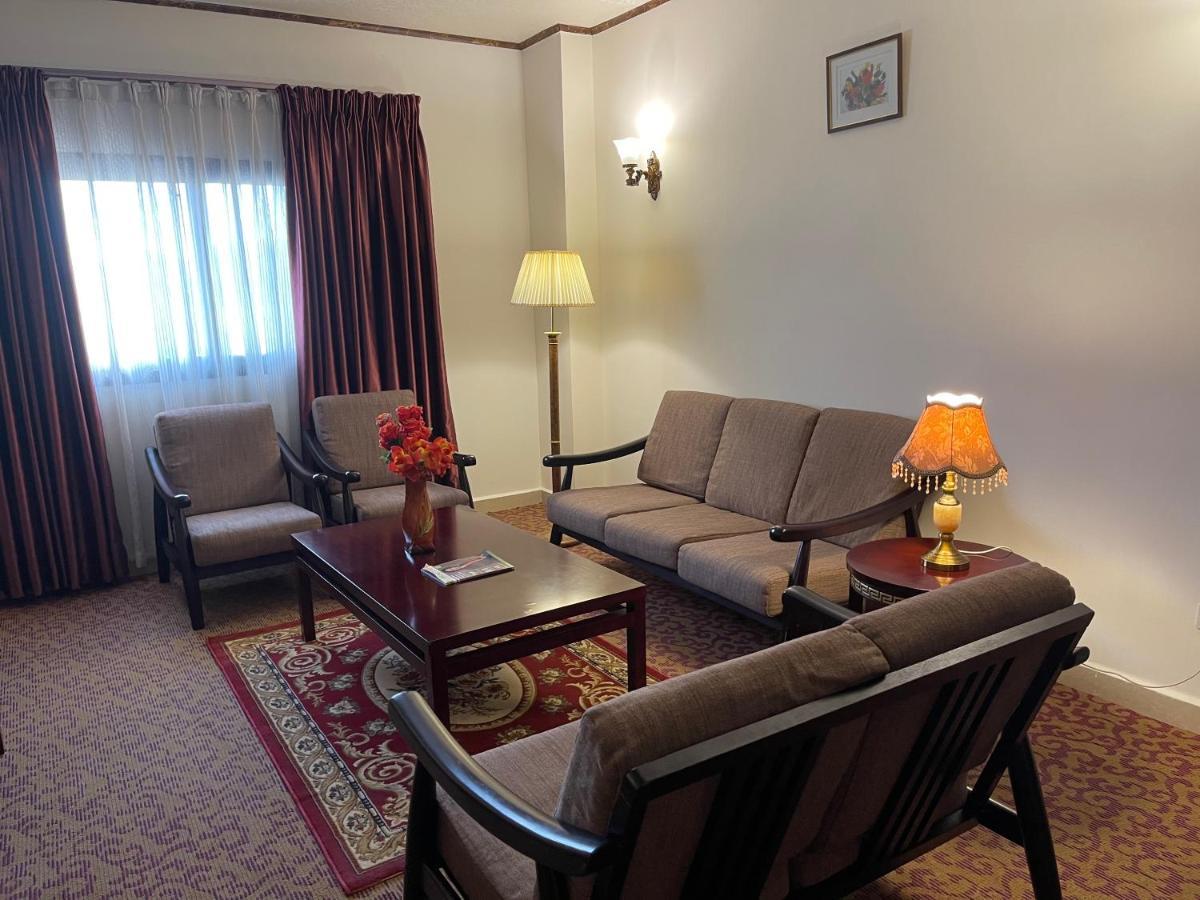 Boulevard Palace Hotel Monrovia Ngoại thất bức ảnh