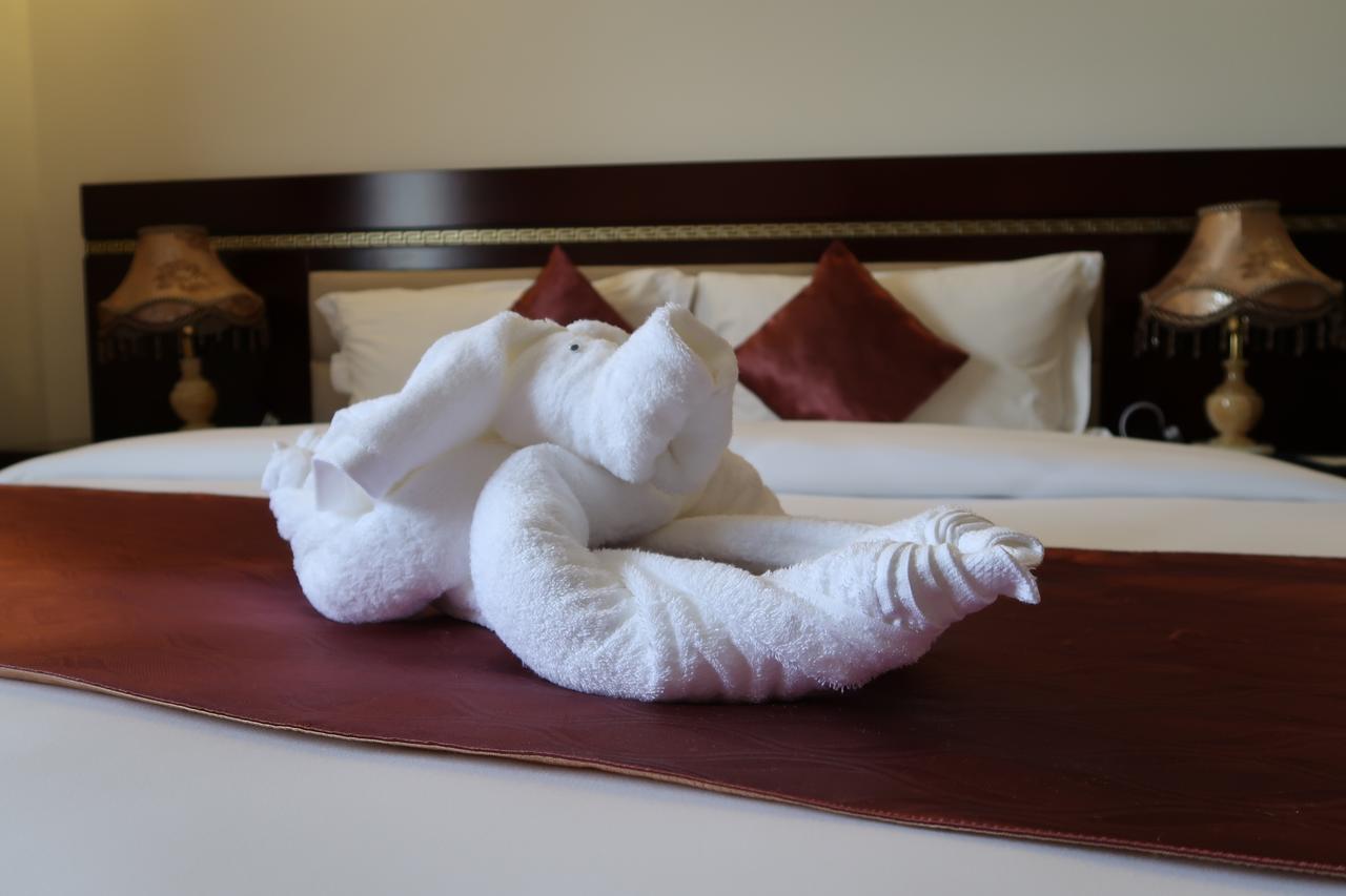 Boulevard Palace Hotel Monrovia Ngoại thất bức ảnh